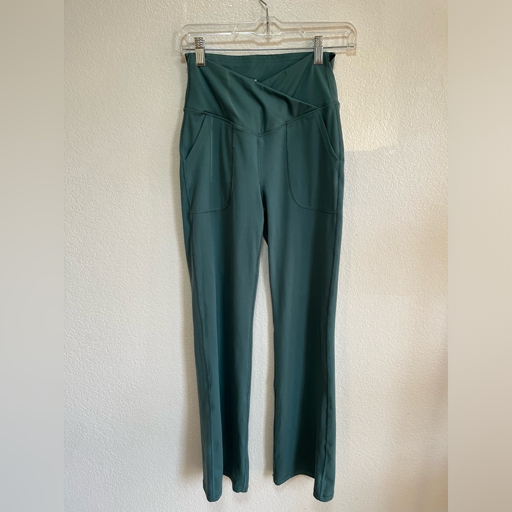 Iuga green leggings athletic 


Tb10‎